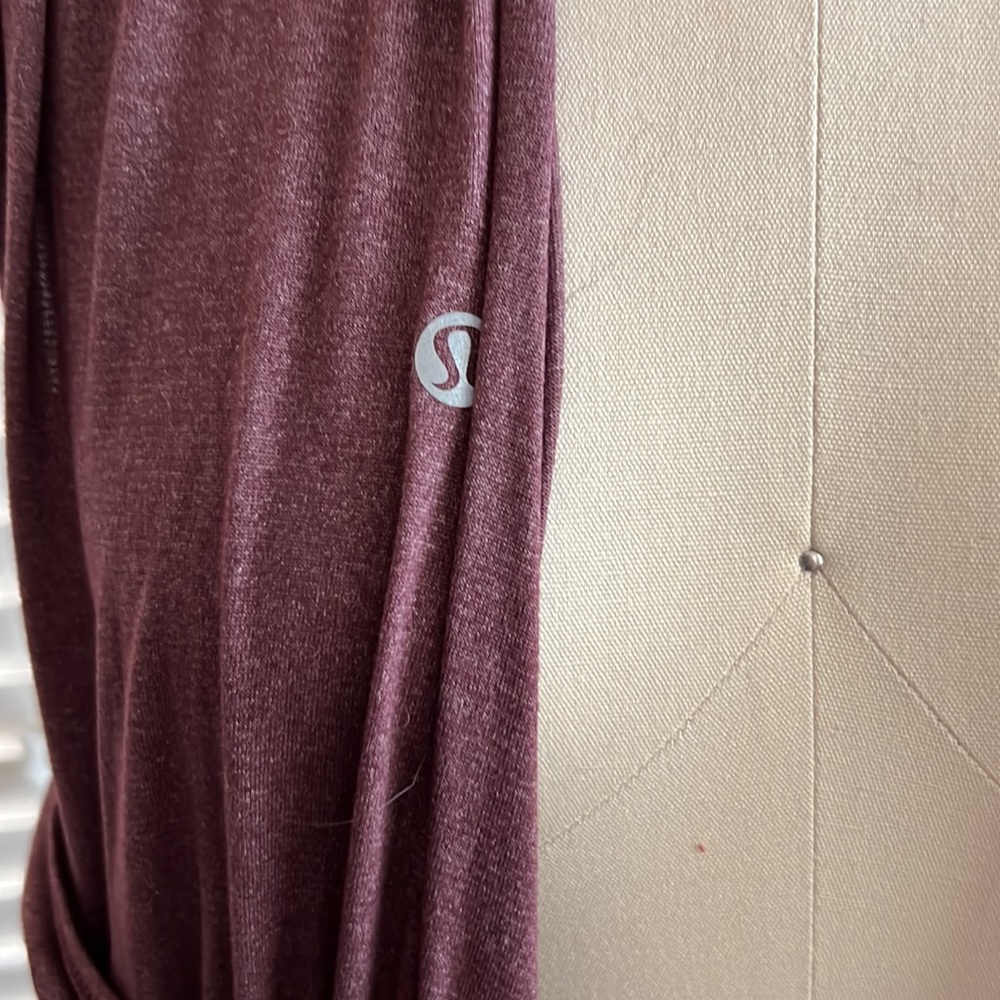 Lululemon - Picture 7 of 9